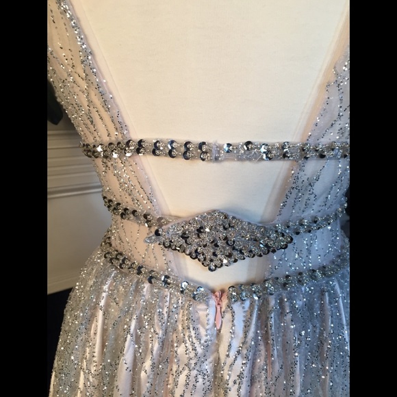 STUNNING SILVER/TULLE-PROM/ FORMAL DRESS - Picture 4 of 8